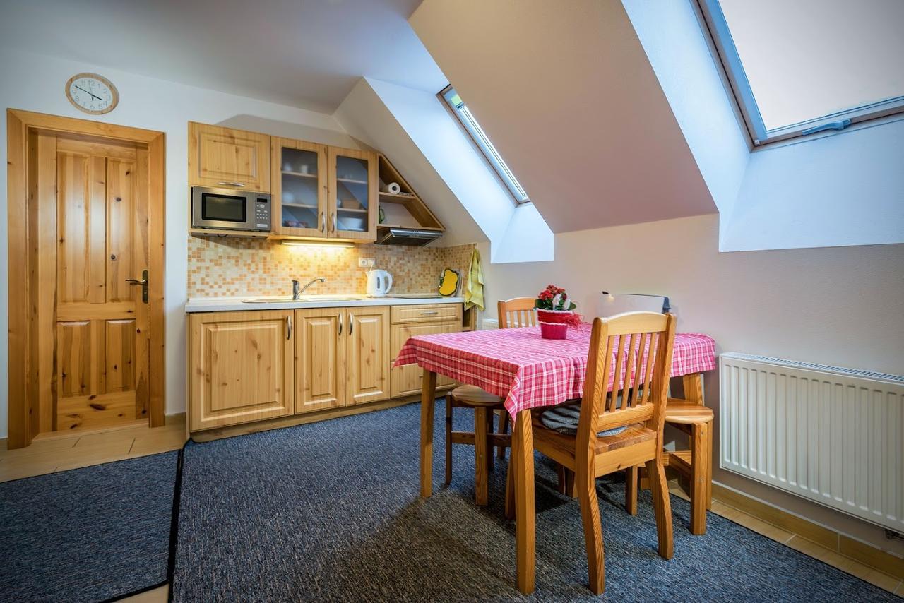 Guest House Privat Pod Lesom Pavčina Lehota エクステリア 写真